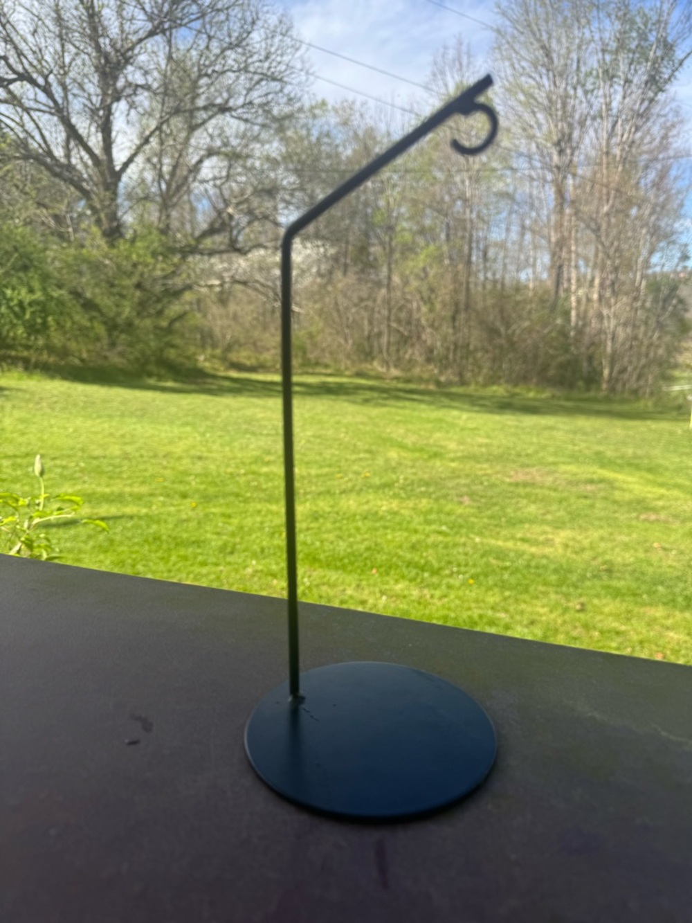 BLACK METAL CHIME HOLDER